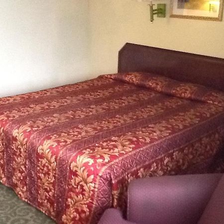 בולדווין פארק Regency Inn And Suites מראה חיצוני תמונה