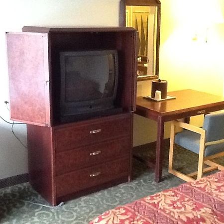 בולדווין פארק Regency Inn And Suites מראה חיצוני תמונה