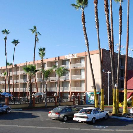 בולדווין פארק Regency Inn And Suites מראה חיצוני תמונה