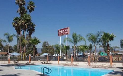בולדווין פארק Regency Inn And Suites מראה חיצוני תמונה