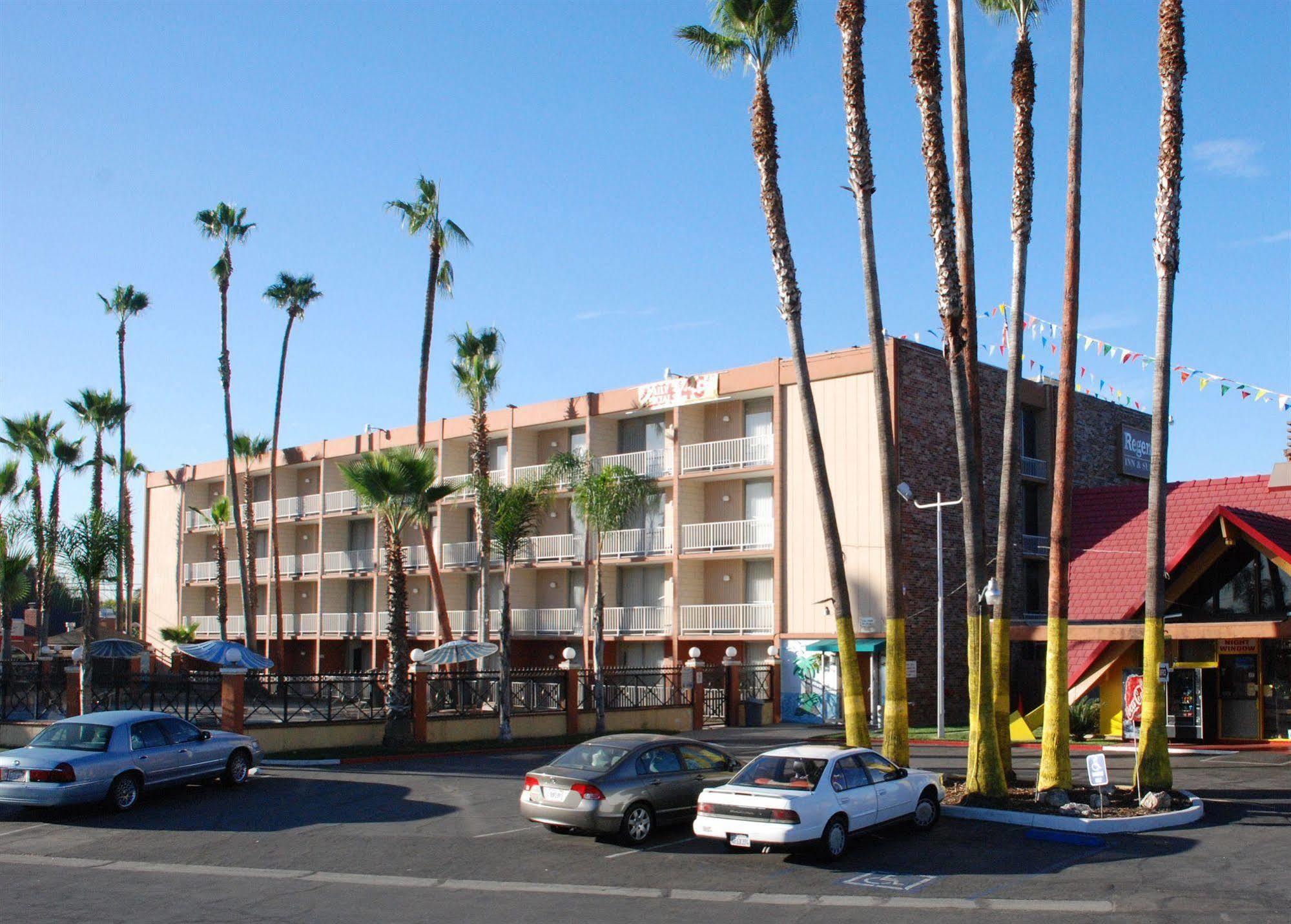 בולדווין פארק Regency Inn And Suites מראה חיצוני תמונה