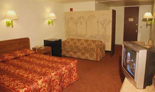 בולדווין פארק Regency Inn And Suites מראה חיצוני תמונה